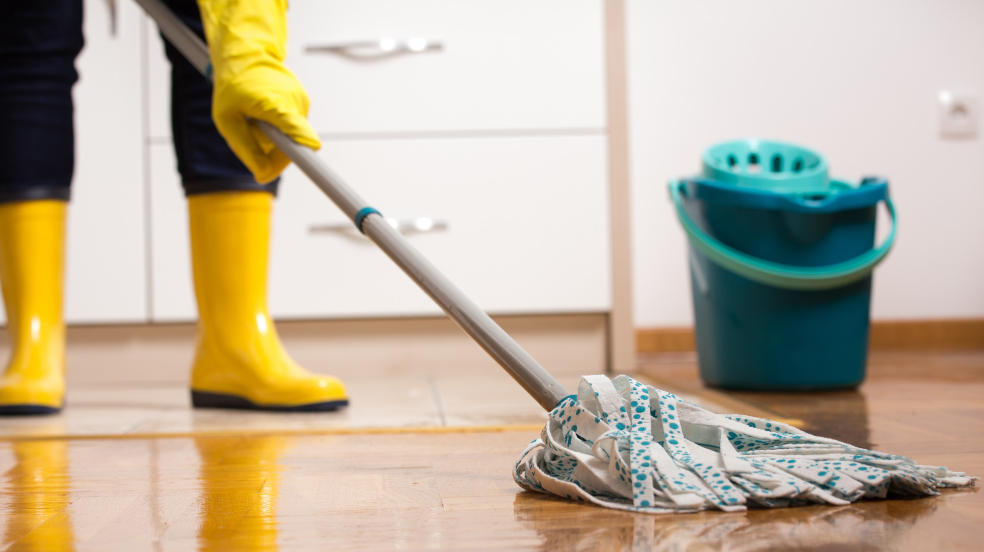 Floor cleaning company near me: Do you want to know how to choose the right cleaning company? Read on to learn how to make the right choice.
