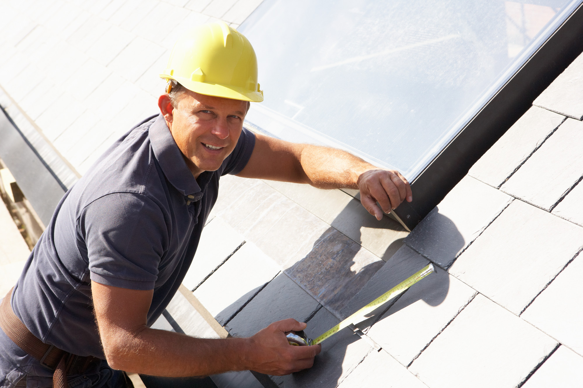 Are you wondering how to hire a roofing contractor you can count on? Click here for five telltale signs of a quality roofing contractor.