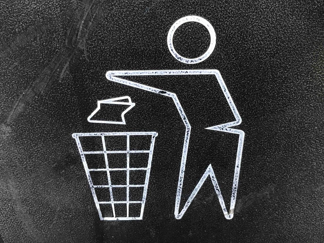 4 Tips for Choosing a Rubbish and Recycling Bin for Your Office