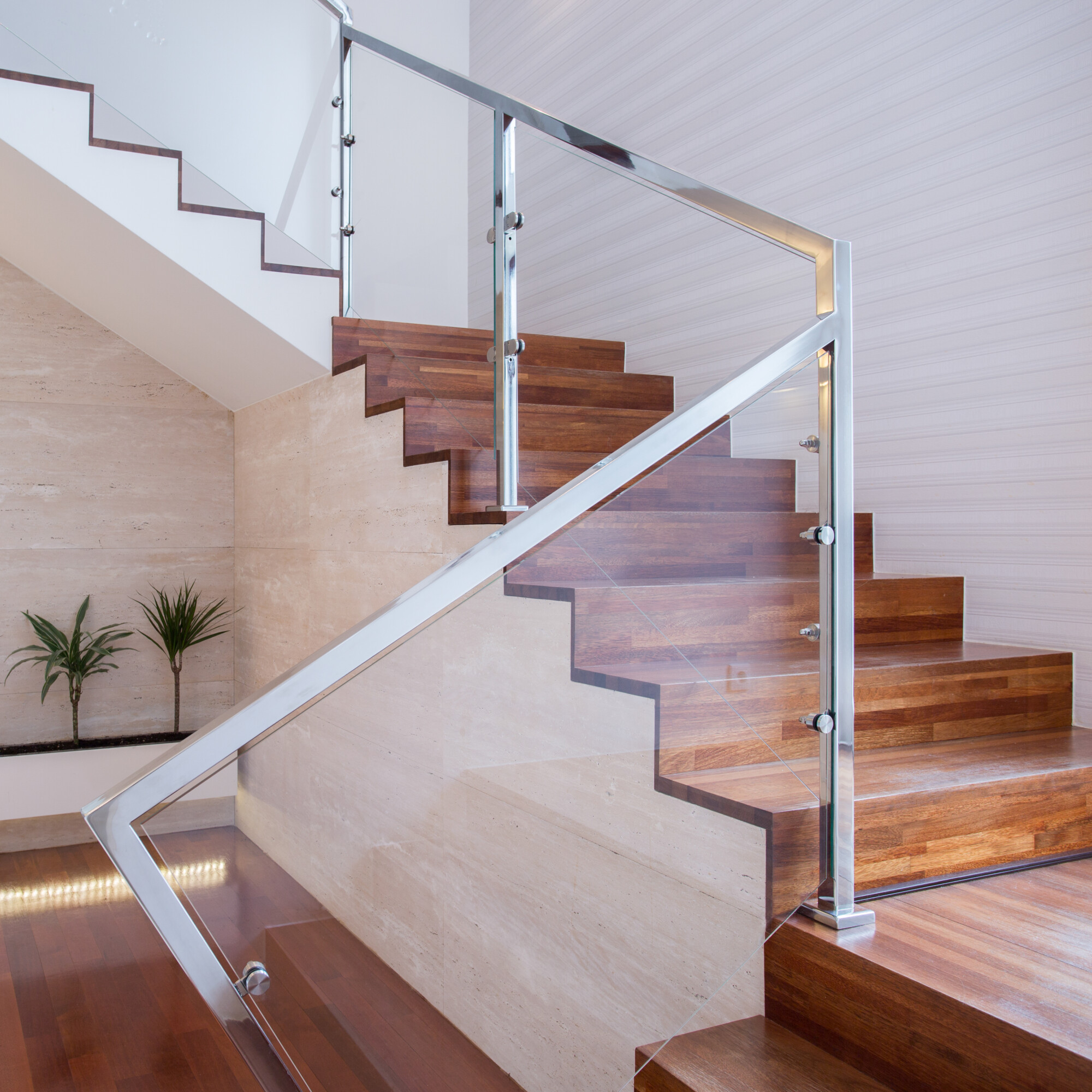 Finding the right railing for your property requires knowing who can offer it. Here is everything you need to know about how to choose a railing supplier.