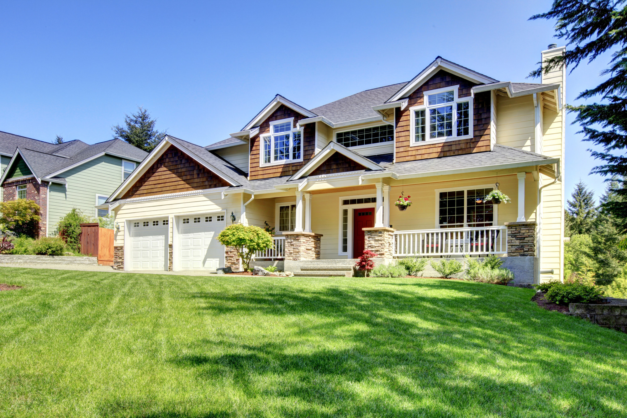 As a homeowner, it is important to clean both the inside and outside of your house. Here is a quick guide to home exterior cleaning.