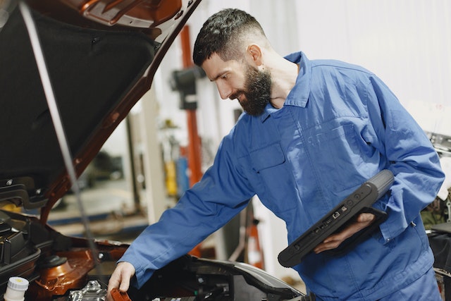 Benefits of Working as an Auto Mechanic