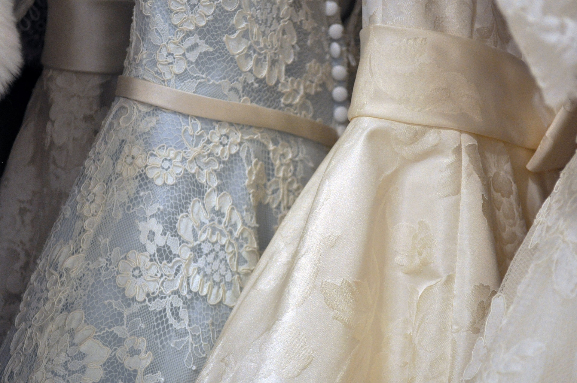 How to Choose the Right Wedding Dress for You