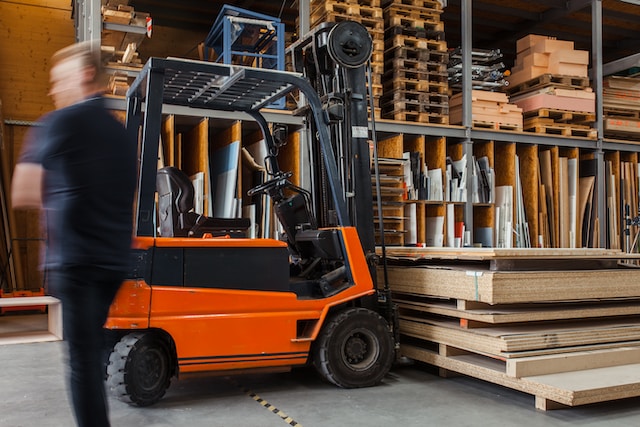 Key Factors to Consider When Selecting a Forklift Battery Provider