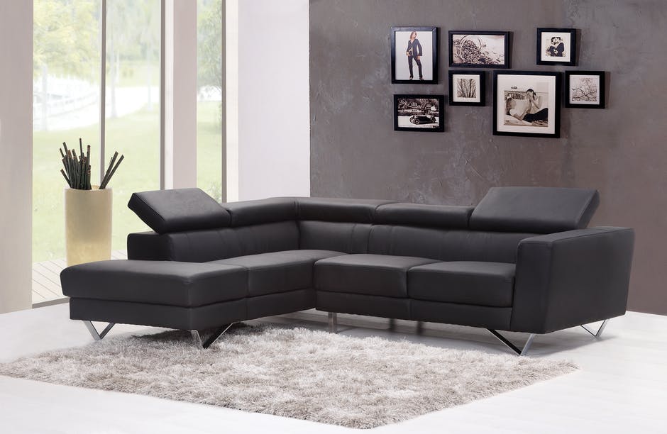Are you thinking about adding black furniture to a living room? This is how to style your living room with darker furniture pieces.