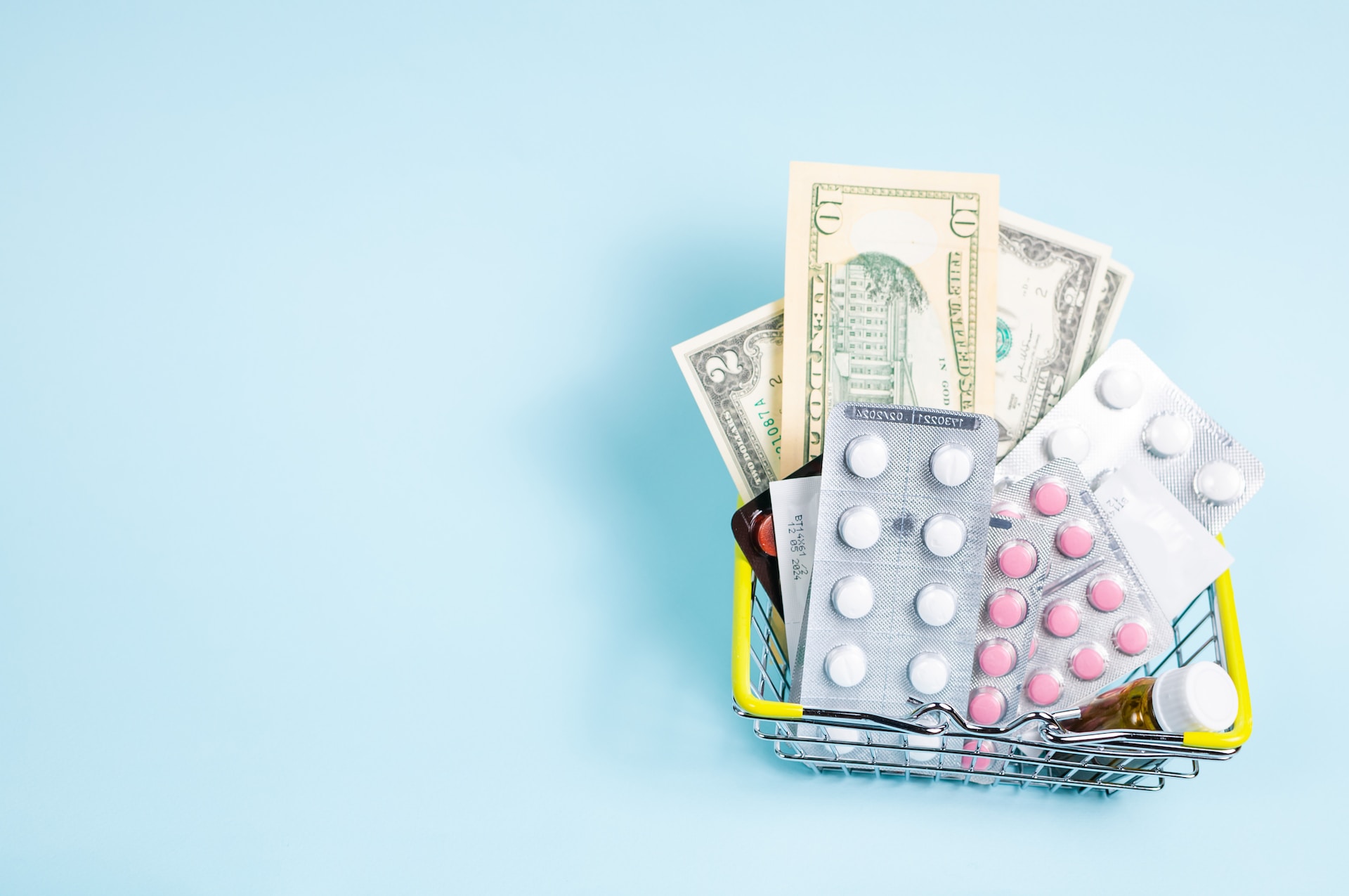 Medication without insurance can be costly. How much are antibiotics without insurance? Find out the average range in this guide.