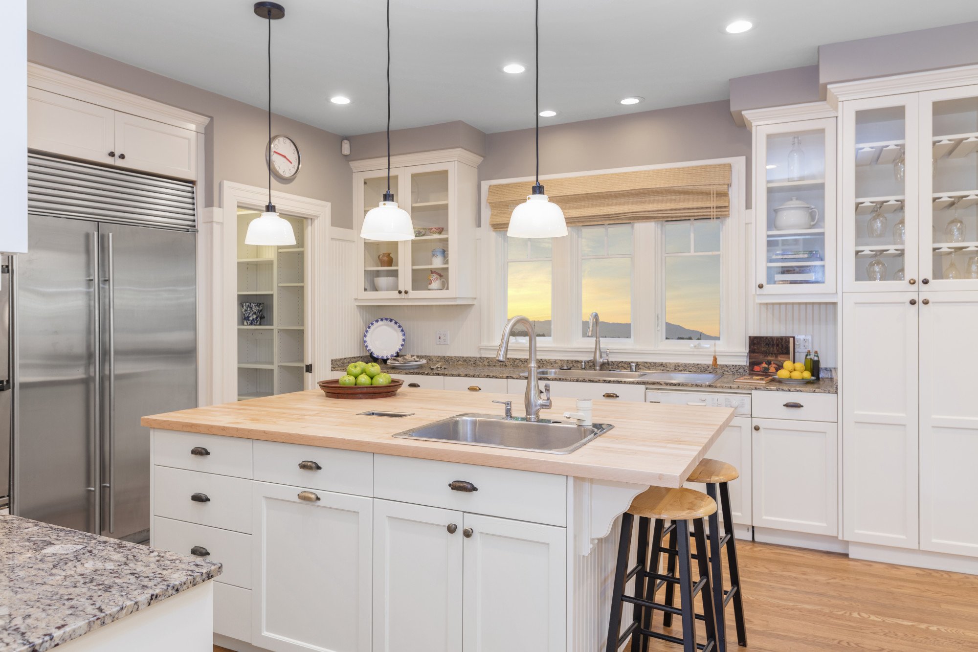 Did you know a kitchen renovation can increase the value of your home greatly? Luxury kitchen cabinets play a large role - learn the facts now.