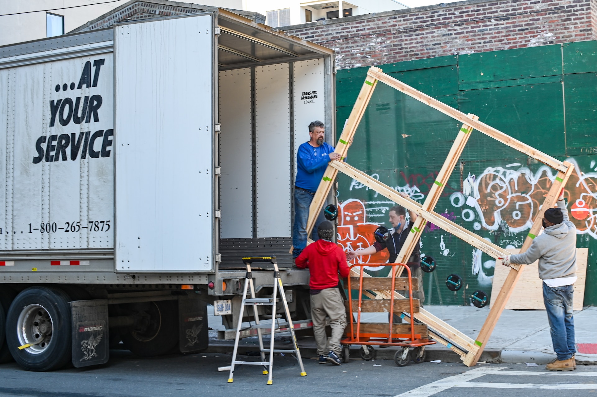 Essential Tips for Choosing the Right Moving Company