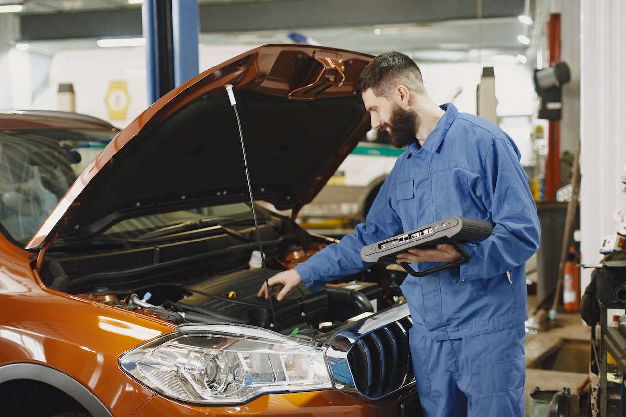 The Advantages of Getting a Professional to Fix Your Car