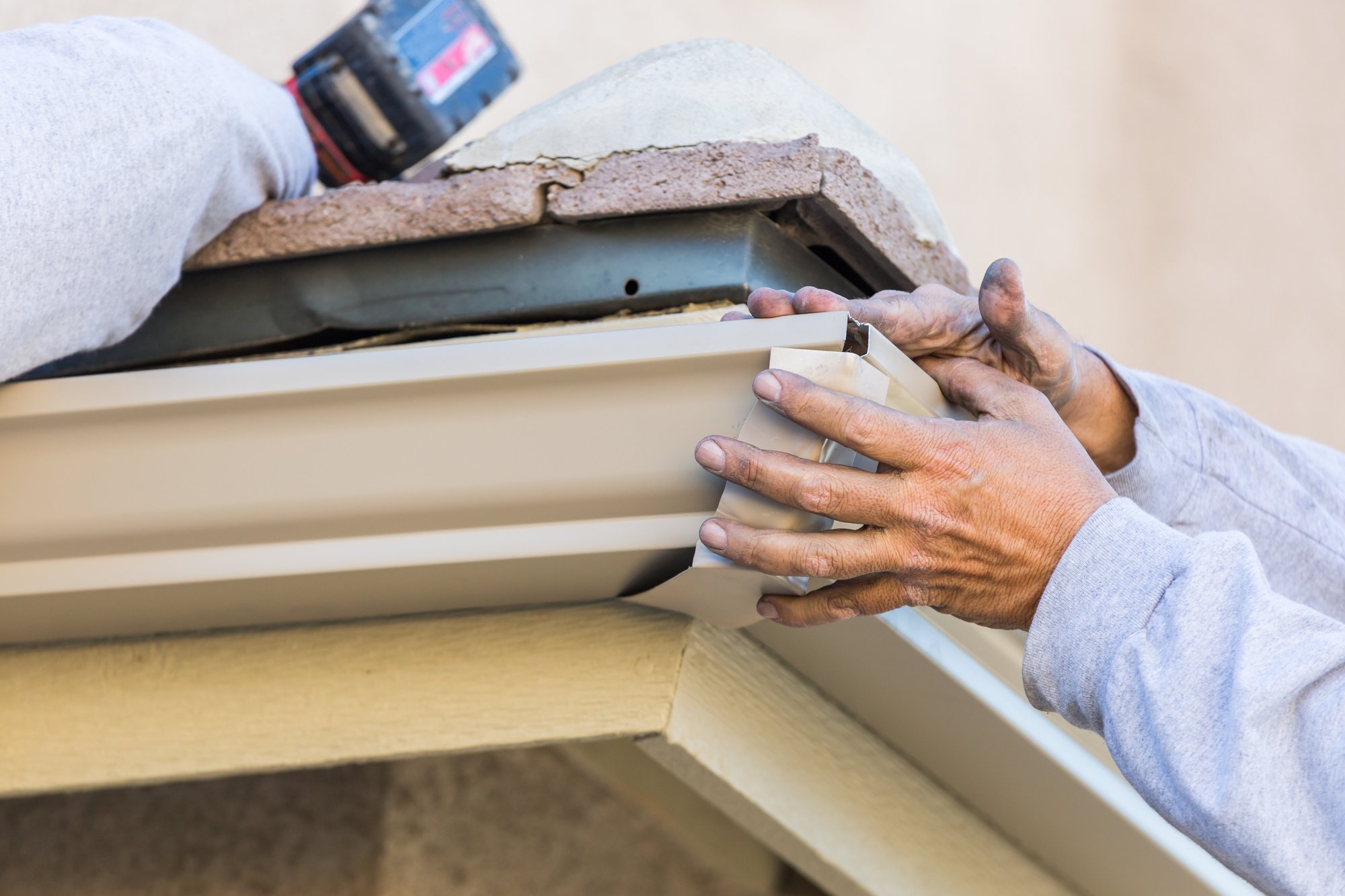 Take action before it's too late. Find out when it's essential to call a gutter doctor for repairs by recognizing the five key warning signs.