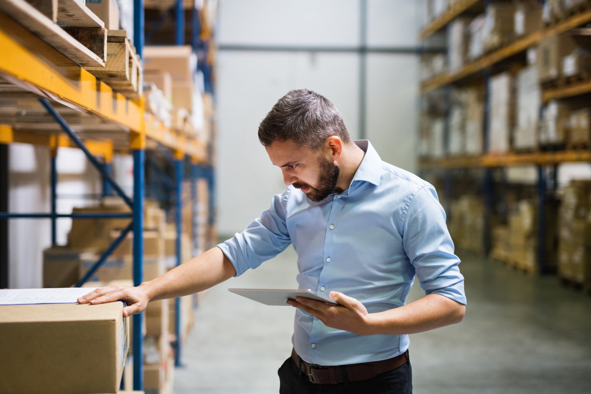 Streamlining B2B warehouse and distribution services is challenging. Get some insight into how to refine your company's supply chain with e-commerce solutions.