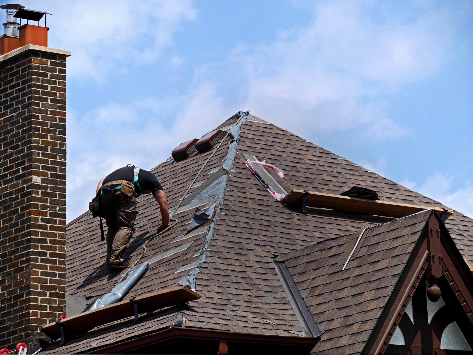Navigate the decision between roof repair and replacement with our guide. Learn the signs indicating when it's time to call in the roof experts.