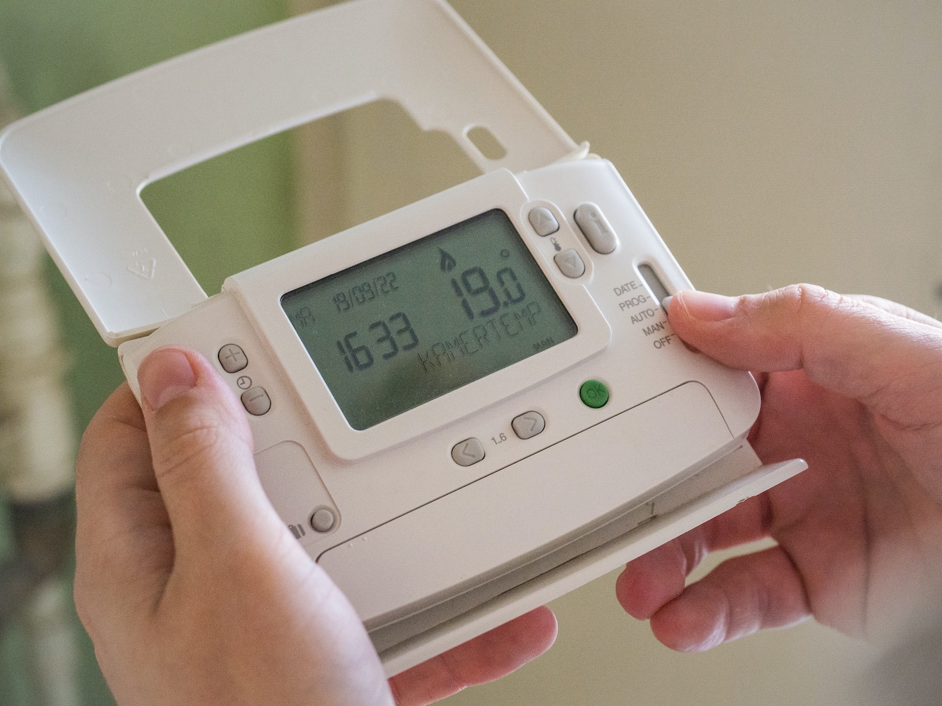 Top 7 Energy-Saving Tips to Lower Your Heating and Cooling Bills