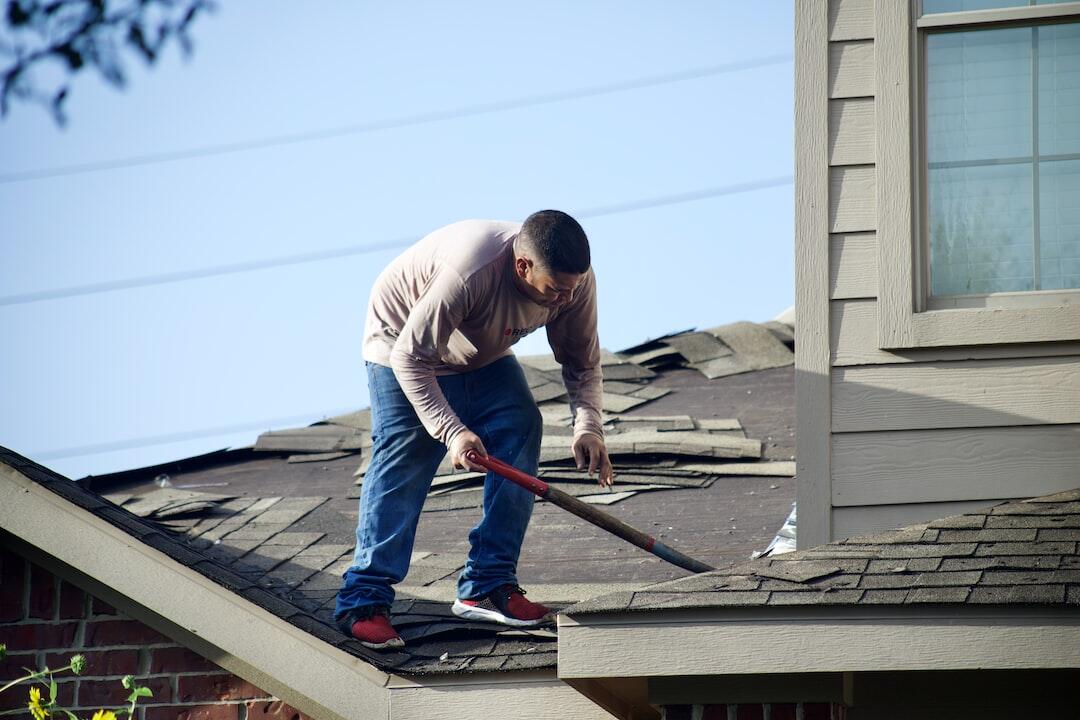 Discover the steps to locate a dependable emergency roof leak repair contractor. Learn hiring tips and ensure swift, reliable fixes for roofing emergencies.